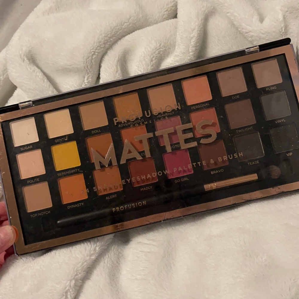 Profusion matte eye palette